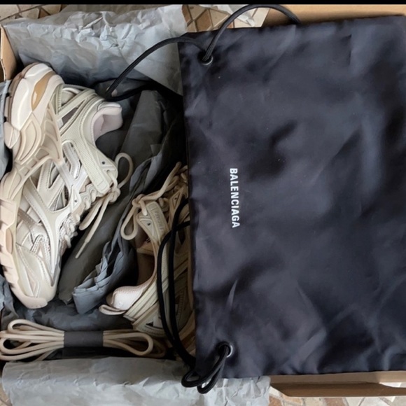Authentic Balenciaga 2.0 - Picture 9 of 10